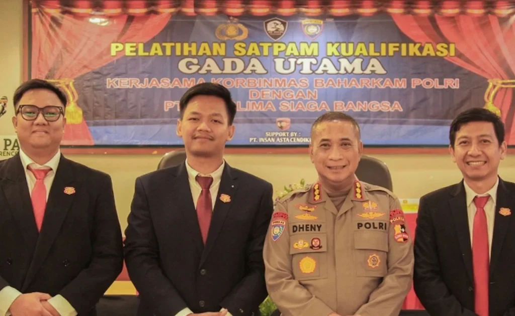 Peserta pelatihan dari PLN UIP KLT berfoto bersama dalam rangka Pelatihan dan Sertifikasi Gada Utama sebagai bagian dari peningkatan kompetensi manajerial di bidang pengamanan.