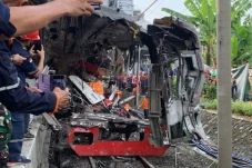Begini Kondisi Gerbong KRL Usai Ditabrak Argo Bromo di Stasiun Bekasi Timur