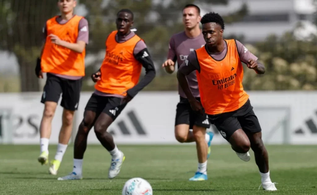 Penyerang Real Madrid Vinicius Junior saat mengikuti latihan resmi klub. (realmadrid.com)