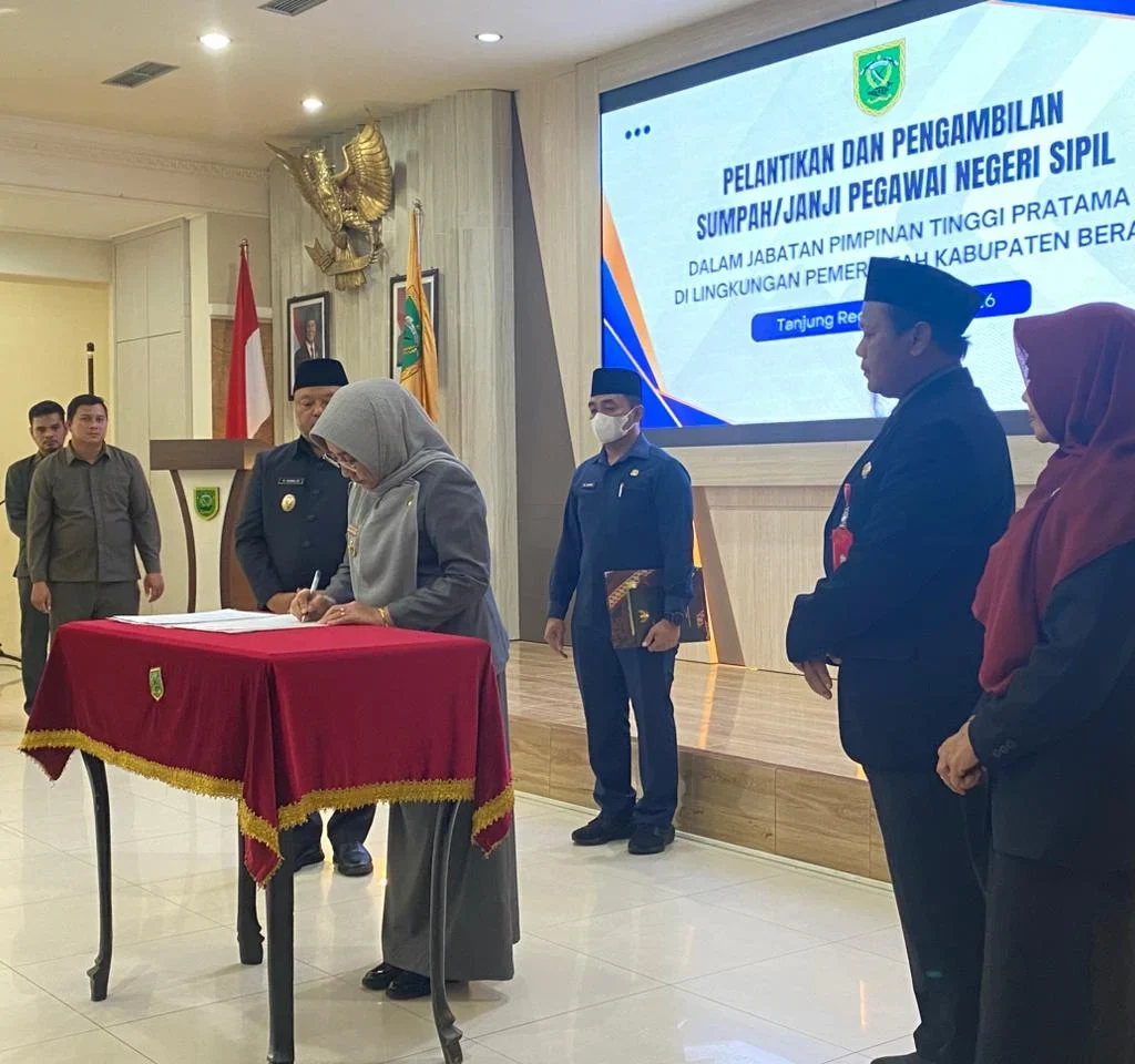 Bupati Berau, Sri Juniarsih, saat pelantikan pejabat JPT Pratama di Balai Mufakat, Selasa (7/4/2026).
