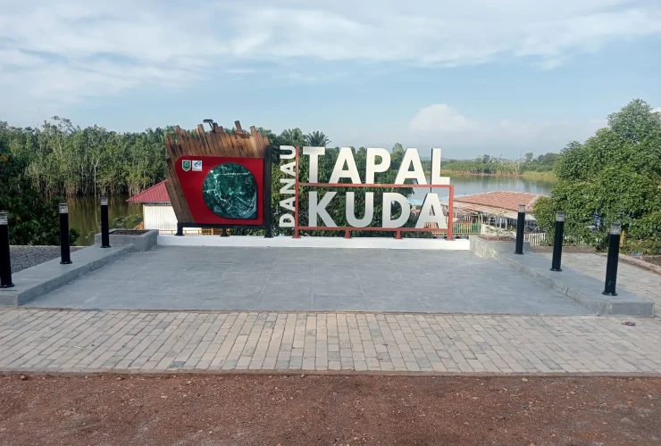 Bangkitkan Pesona Danau Tapal Kuda Berau lewat Lomba Mancing