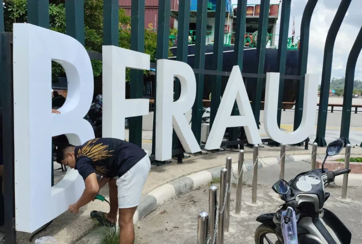 Sempat Rusak Berkali-kali, Tulisan Ikonik “Berau” di Tepian Ahmad Yani Kini Kembali Utuh