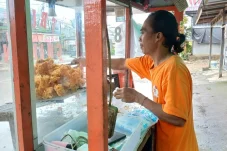 Minyak Goreng dan Plastik Melejit, Pedagang Kecil di Berau Menjerit: Mau Naikkan Harga Takut Pembeli Kabur