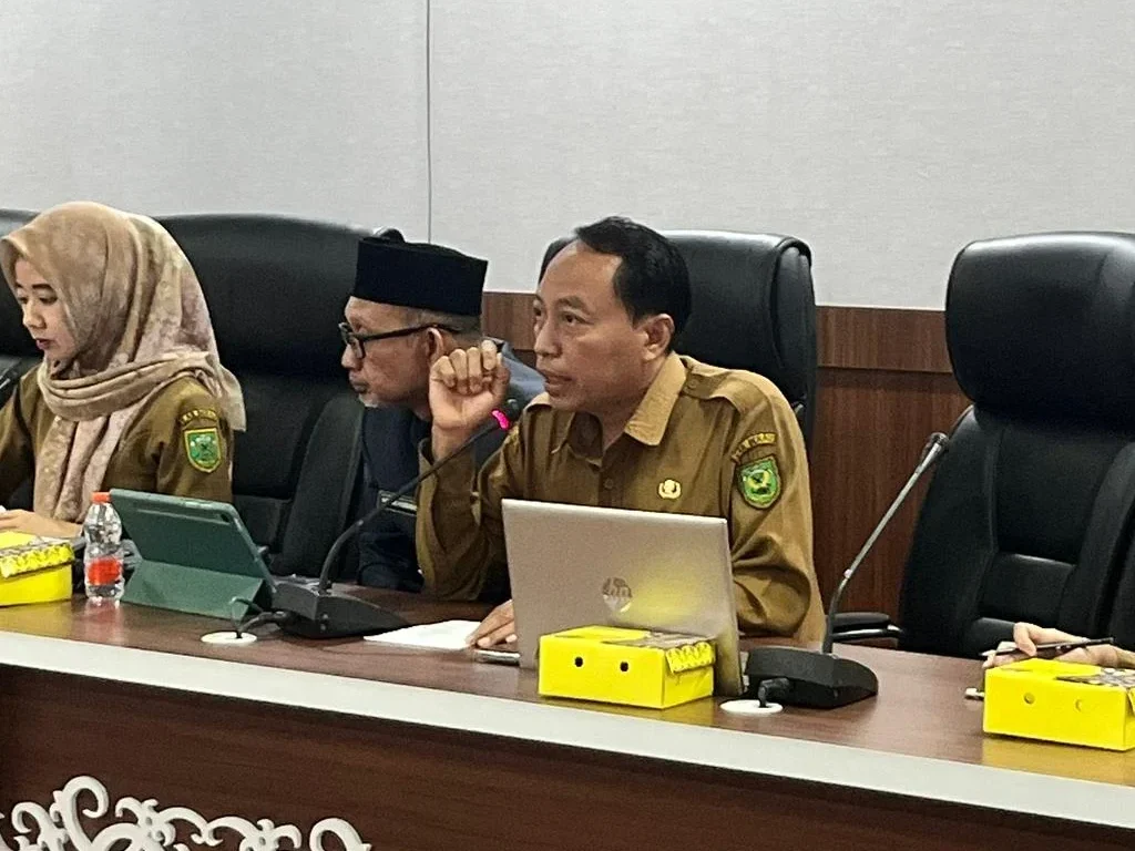 Manajemen RSUD dr Abdul Rivai saat rapat dengan Komisi I DPRD Berau, Senin (13/4/2025).