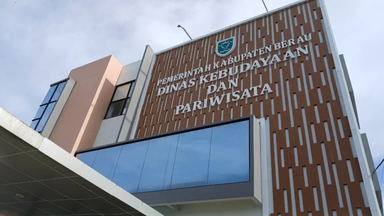 Kantor Disbudpar Berau di Jalan Pulau Derawan, Tanjung Redeb.