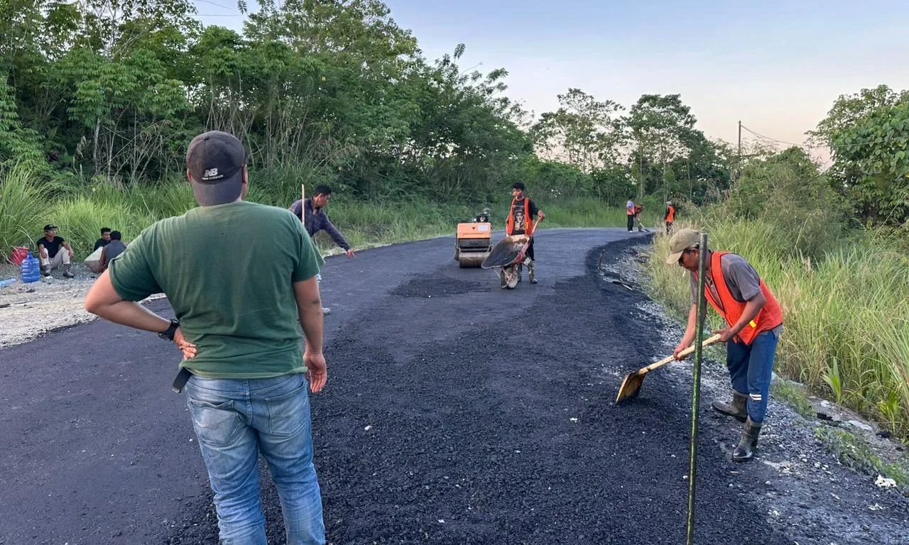 Pekerjaan jalan di Poros Berau-Bulungan yang dilakukan Satker PJN Wilayah II Kalimantan Timur. 
