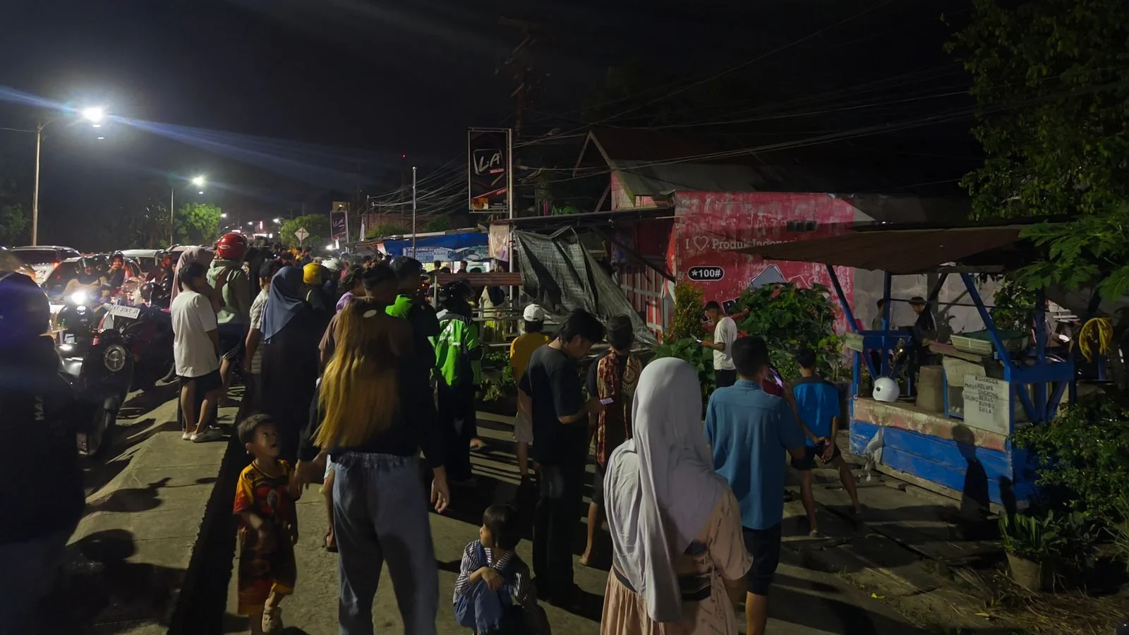 Kondisi di Jalan Bujangga, Kecamatan Tanjung Redeb, usai terjadi pencurian disertai penikaman, Selasa (28/4/2026) malam.