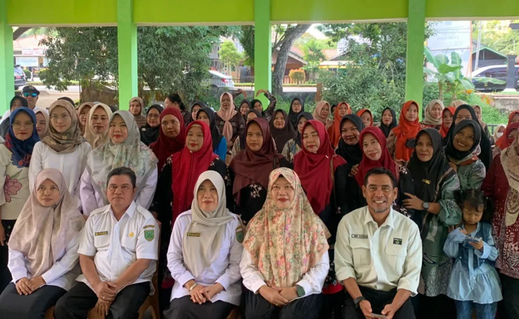 60 kader posyandu ikut pelatihan dasar di Kelurahan Teluk Bayur. (Ist)