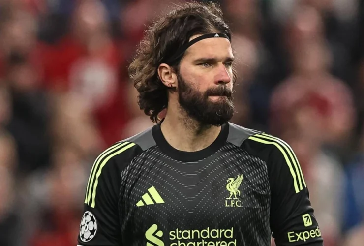 Pukulan Telak Liverpool: Alisson Becker Absen Hingga Akhir Musim