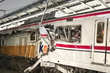 Tragedi Bekasi Kereta Argo Bromo Anggrek Tabrak KRL: Gerbong Khusus Wanita Ringsek