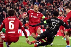 Hancur Lebur Liverpool Lawan PSG: Tersingkir di Champions League – Hugo Ekitike Cidera Parah