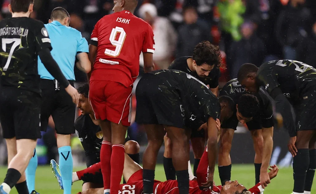 Hugo Ekitike cidera di Laga Champions League Liverpool vs PSG (liverpoolfc.com)