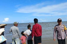 Bocah Asal Bulungan Tenggelam di Pantai Ulingan, Disdamkarmat Berau Kerahkan Tim Pencarian