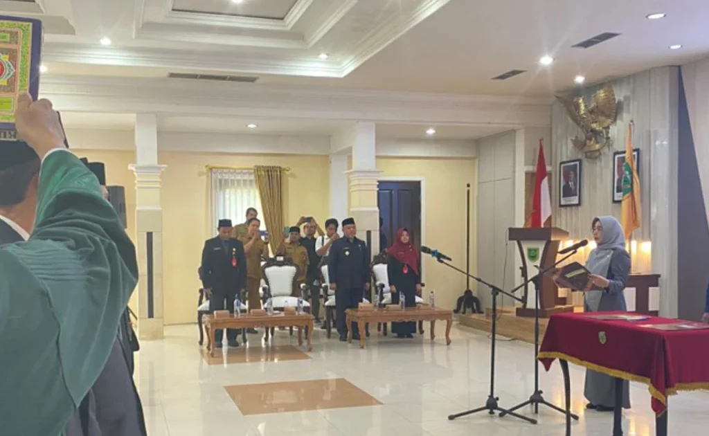 Bupati Berau Sri Juniarsih melakukan pelantikan pejabat jabatan pimpinan tinggi atau JPT Pratama (Diva/BT)