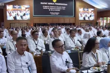 Prabowo Panggil Semua Pejabat Usai IHSG Ambruk dan Karhutla Tak Kunjung Padam