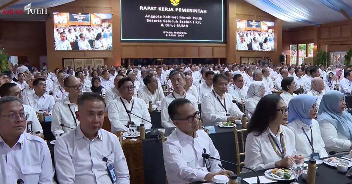 Prabowo Panggil Semua Pejabat Usai IHSG Ambruk dan Karhutla Tak Kunjung Padam