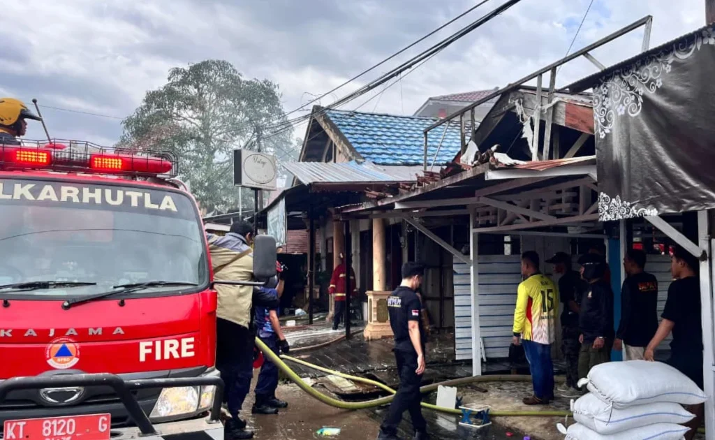 Kondisi salah satu rumah yang terbakar di Sambaliung, Berau Jumat (10/4/2026). (Ist)