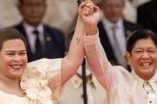 Dulu Akur Kini Tempur: Wapres Filipina Sara Duterte Terancam Dimakzulkan