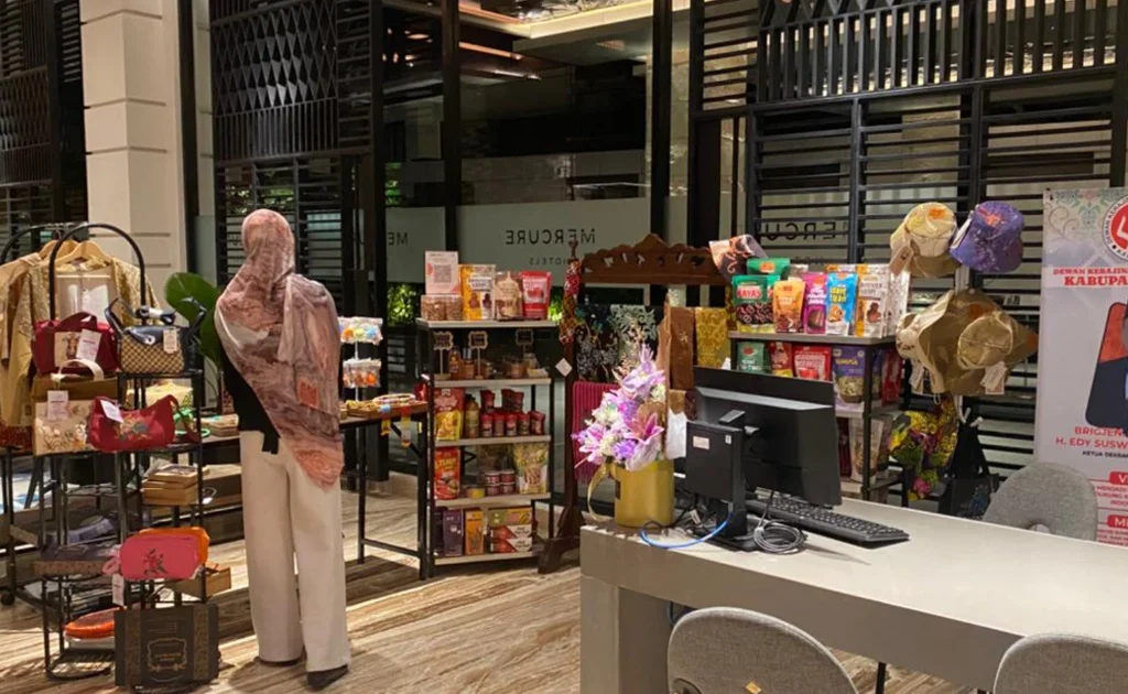 Produk UMKM Berau yang di pajang di loby Hotel Mercure Berau.(Diva/BT)