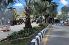 Aliansi Perjuangan Masyarakat Kaltim Blokade Jalan Gajah Mada Samarinda, Tuntut Bertemu Rudy Mas’ud
