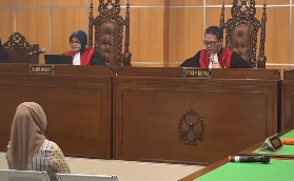 Suasana persidangan kasus suap Dayang Donna Walfiaries Tania di Pengadilan Tipikor Samarinda. (kata kaltim)