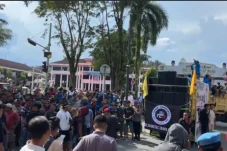 Krisis BBM Solar Balikpapan Kaltim, Mahasiswa dan Sopir Demo Depan Kantor DPRD