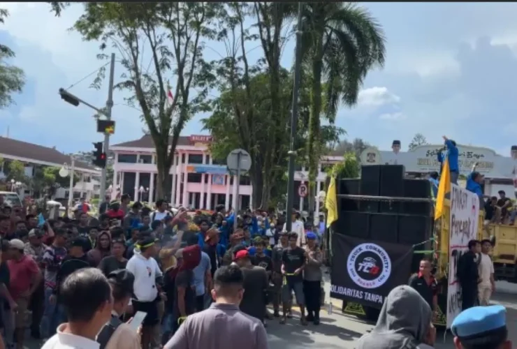 Krisis BBM Solar Balikpapan Kaltim, Mahasiswa dan Sopir Demo Depan Kantor DPRD