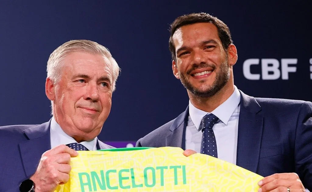 Pelatih Timnas Brasil, Carlo Ancelotti bersama Presiden CBF Samir Xaud. (cbf.com.br)