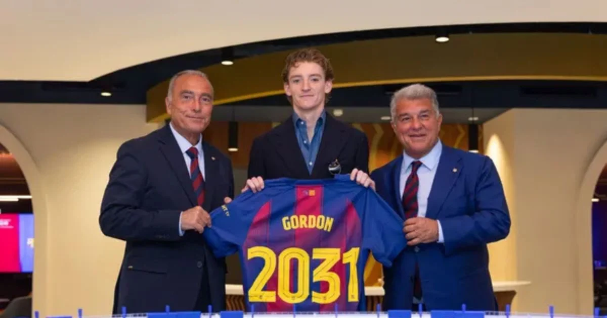Drama Transfer Anthony Gordon ke Barcelona, Ini Sebab Berkas Tertunda Sampai 8 Jam