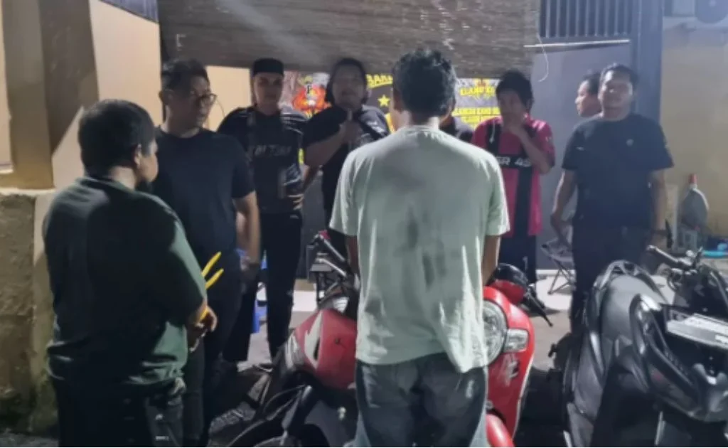 Tersangka dan barang bukti diamankan di Mapolsek Samarinda Kota. (sapos)
