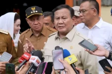 Rupiah Anjlok, Presiden Prabowo: Rakyat di Desa Enggak Pakai Dolar Kok!