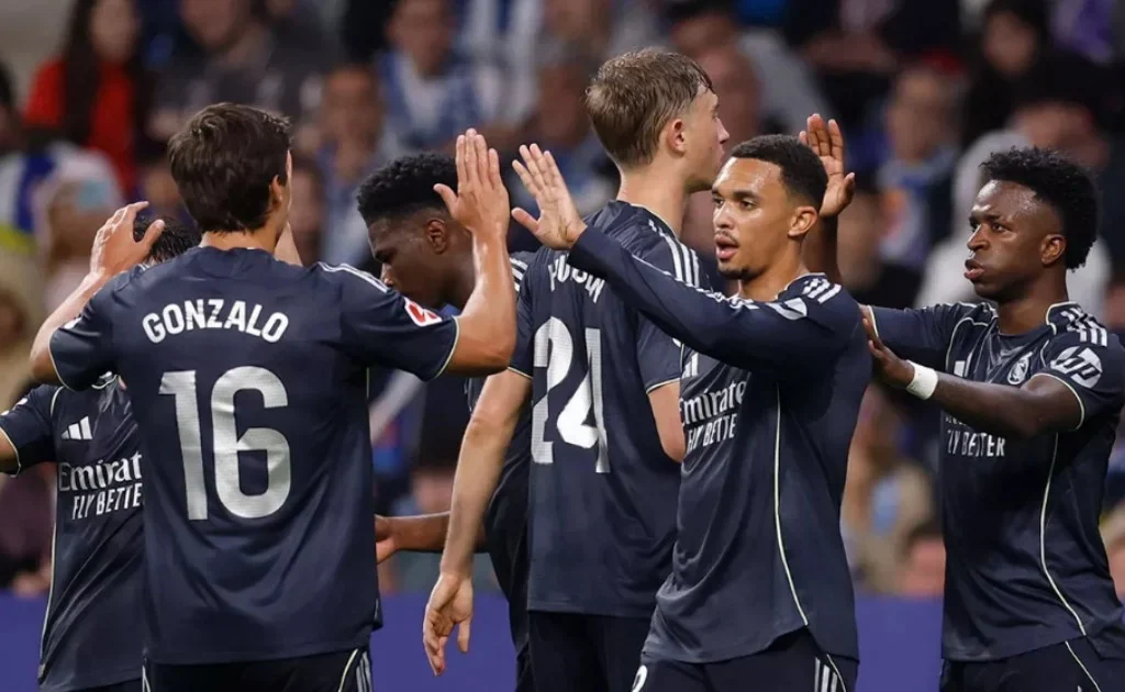 Selebrasi skuad Real Madrid usai Vinicius Junior membobol gawang Espanyol. (realmadrid.com)