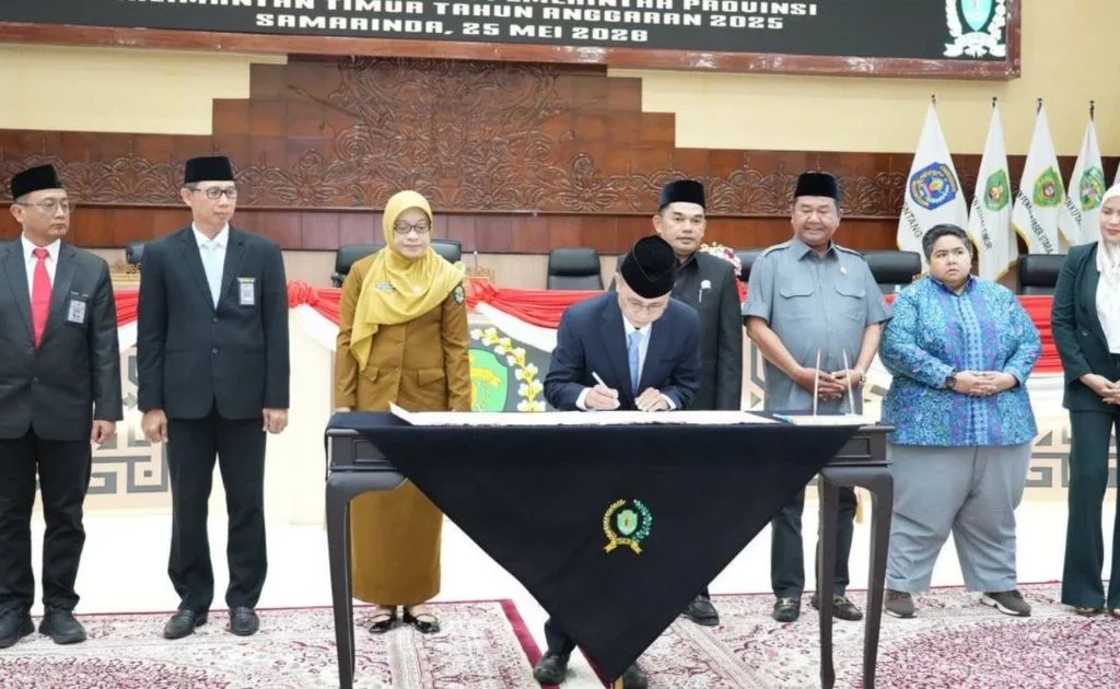 Suasana penandantanganan dokumen hasil pemeriksaan BPK terhadap program Pemprov Kaltim. (facebook/Pemprov Kaltim)