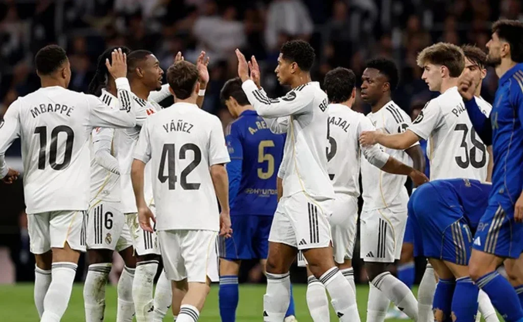 Selebrasi skuad Real Madrid usai Jude Bellingham mencetak gol ke gawang Real Oviedo. (realmadrid.com)