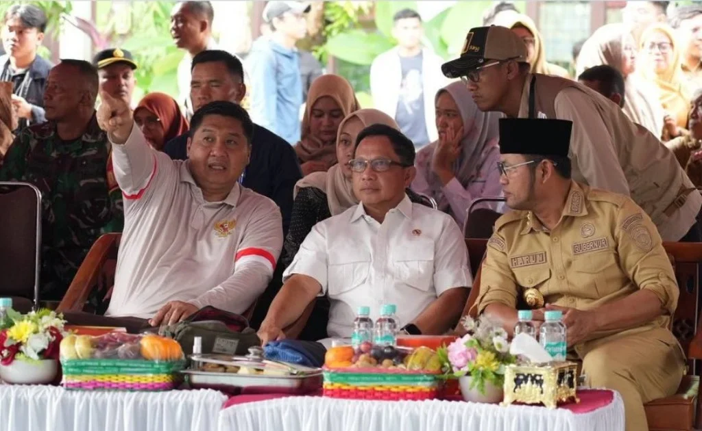 Gubernur Kaltim Rudy Mas'ud, menemani Mendagri RI Tito Karnavian dan Menteri KKP Maruar Sirait. (instagram/@pemprovkaltim)