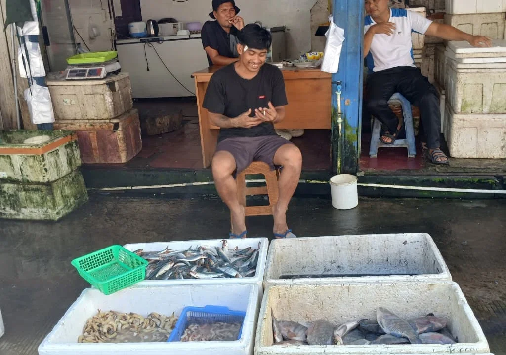 Pedagang ikan di pasar lama Kelurahan Karang Ambun, Kecamatan Tanjung Redeb. (Adrikni/BT)