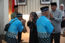 Lepas 215 Jemaah Haji Berau, Bupati Sri Juniarsih: Fokus Ibadah dan Jaga Kesehatan di Tanah Suci