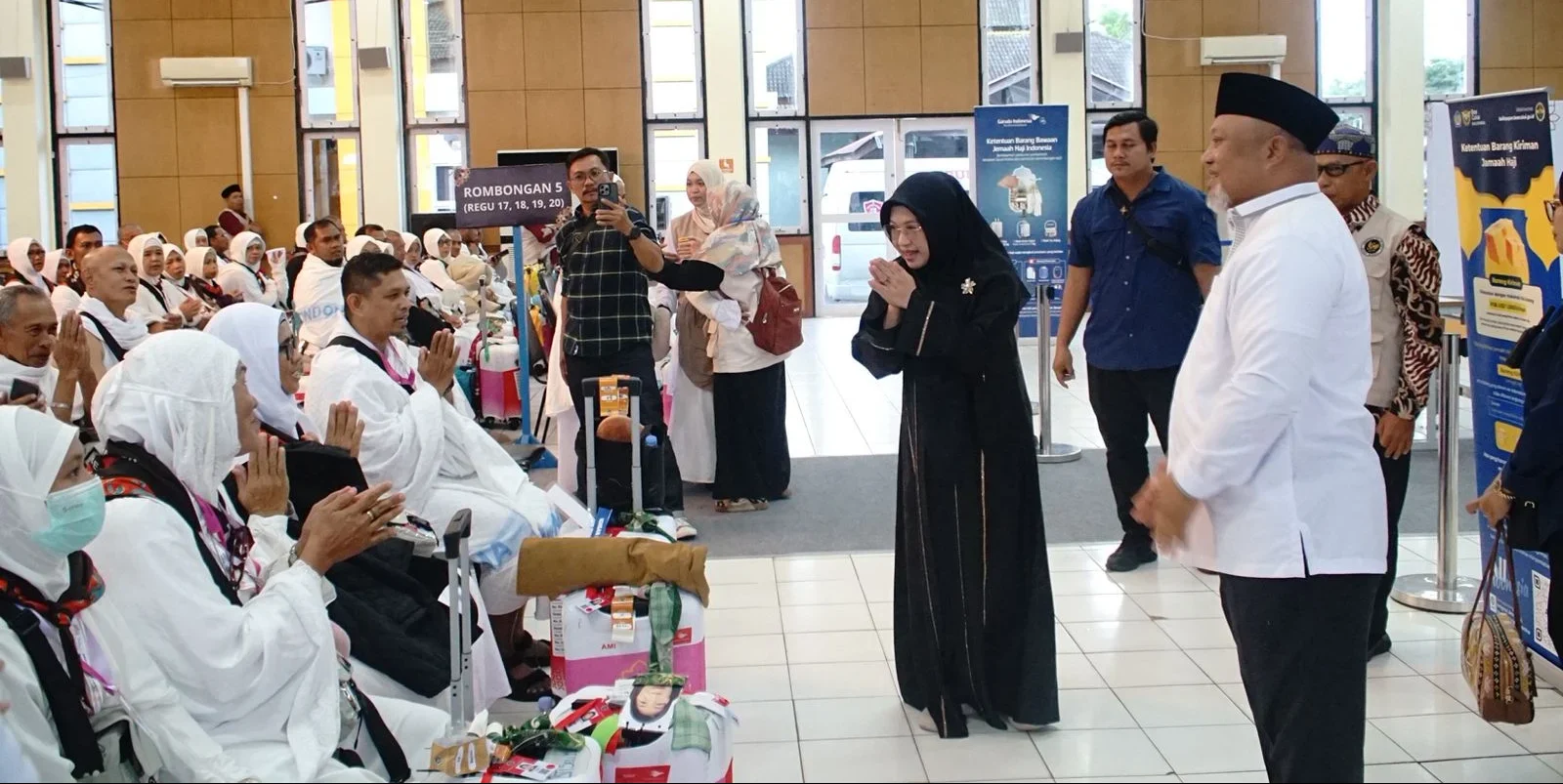 Wakil Bupati Berau, Gamalis, melepas 215 Jemaah Calon Haji asal Berau di Aula Jabal Nur Asrama Haji Balikpapan, Sabtu (16/5/2026).