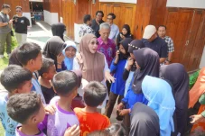 Sidak Kesiapan Wisata Dermaga Tanjung Batu, Bupati Berau Beri Edukasi Kebersihan Pada Anak-anak