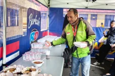 Warung Berkah Polres Berau, Ratusan Warga Bisa Nikmati Makan Gratis Tiap Jumat