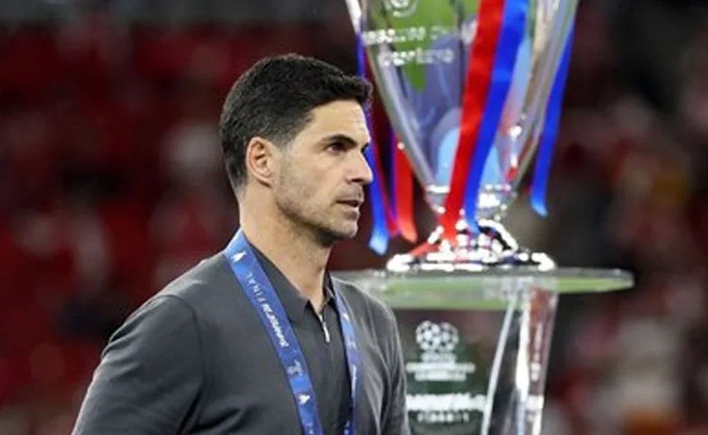Mikel Arteta usai Arsenal kalah melawan PSG di final Champions League (X/@ChampionsLeague)
