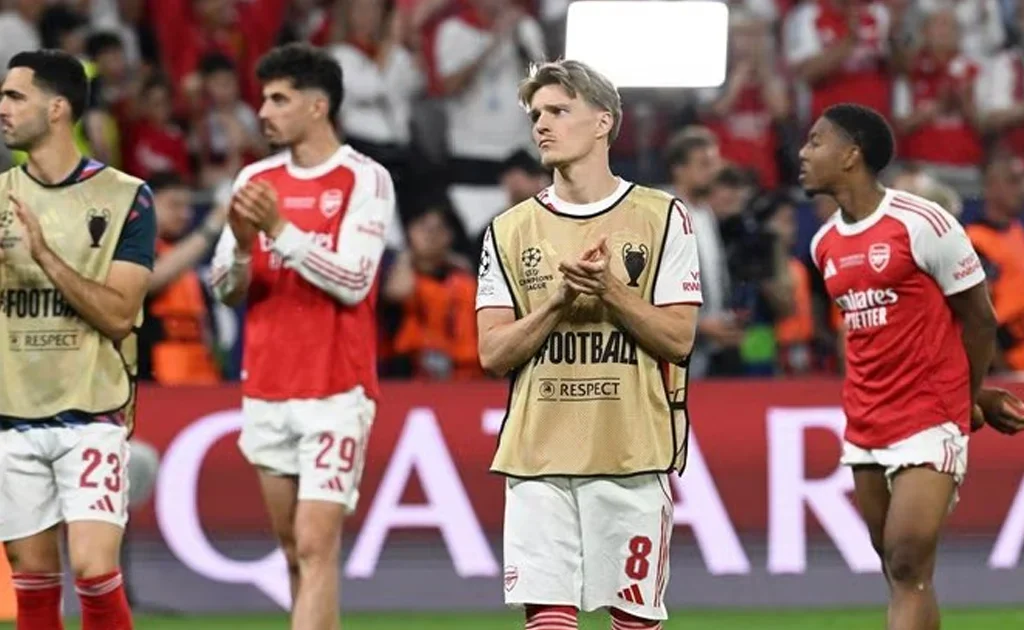 Skuad Arsenal usai kalah melawan PSG di final Champions League (arsenal.com)
