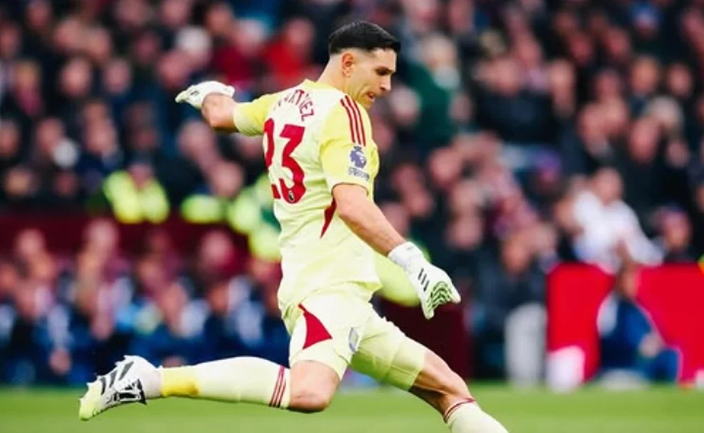 Kiper Aston Villa Emiliano Martinez (Instagram/@emi_martinez26)