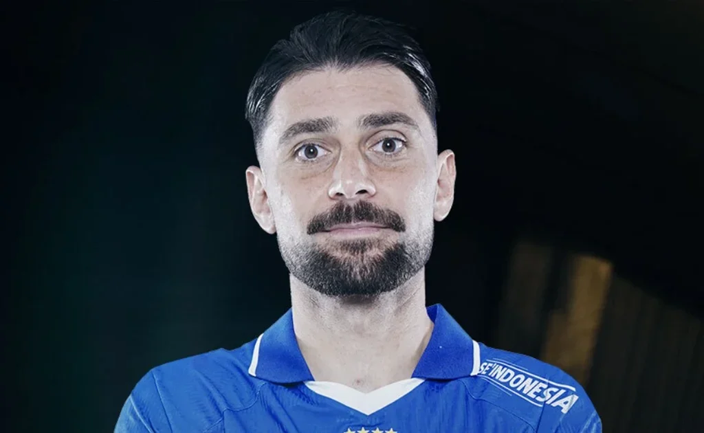 Pemain Persib Bandung dan Timnas Irak Frans Putros (Instagram/@persib)