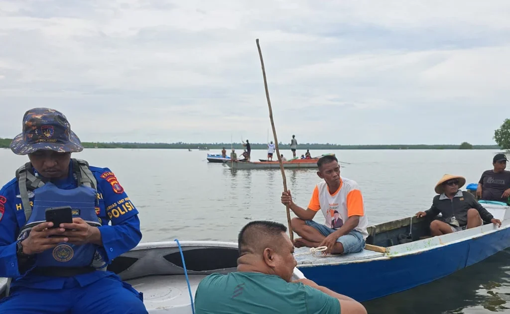 Pencarian Suriansyah, nelayan asal Kampung Batu Putih yang hilang di sekitar hutan mangrove, Minggu (24/5/2026). (Ist)