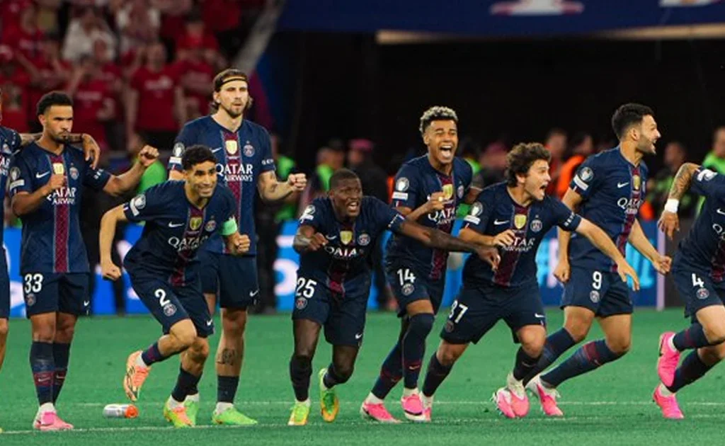 Selebrasi pemain PSG usai menang babak adu penalti di Final Champions League melawan Arsenal (X/@PSG_inside)