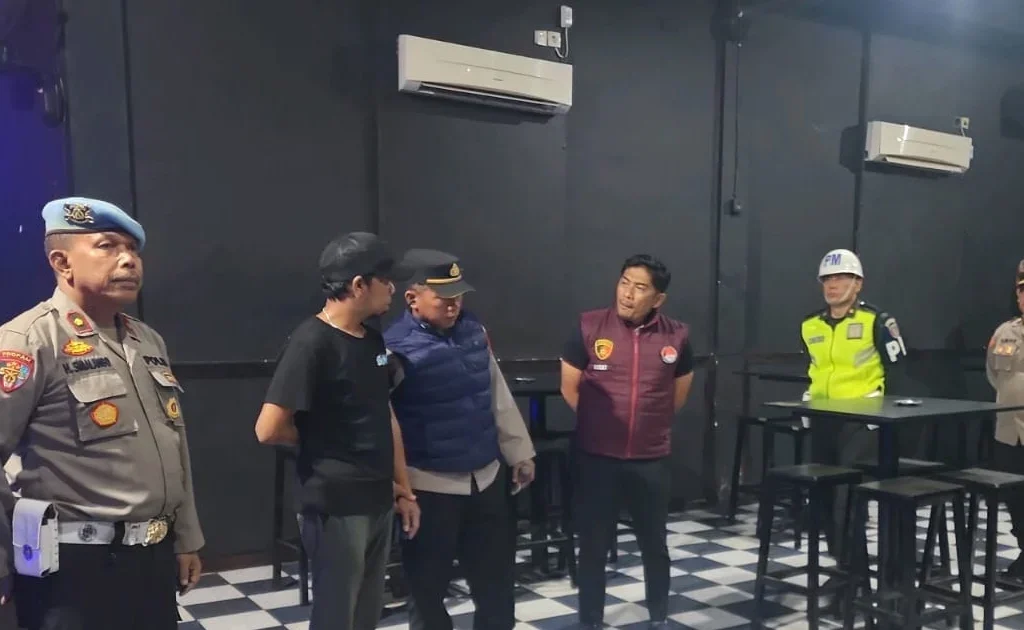 Tim gabungan dari TNI Polri dan Satpol PP saat melakukan razia di sejumlah THM di Tanjung Redeb, Berau (Ist)