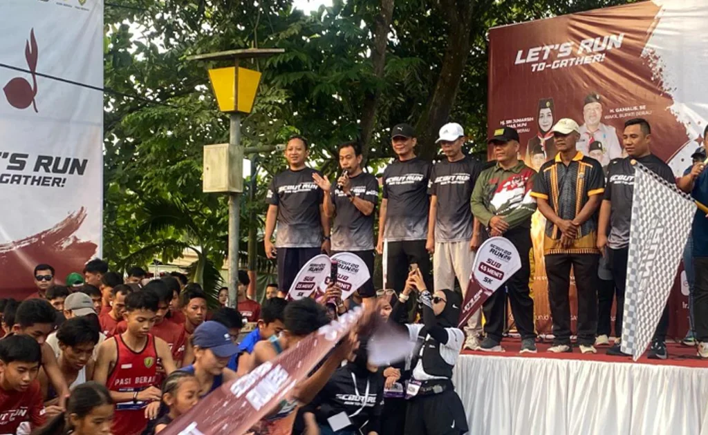 Wabup Berau Gamalis melepas peserta Scout Run (Ist)