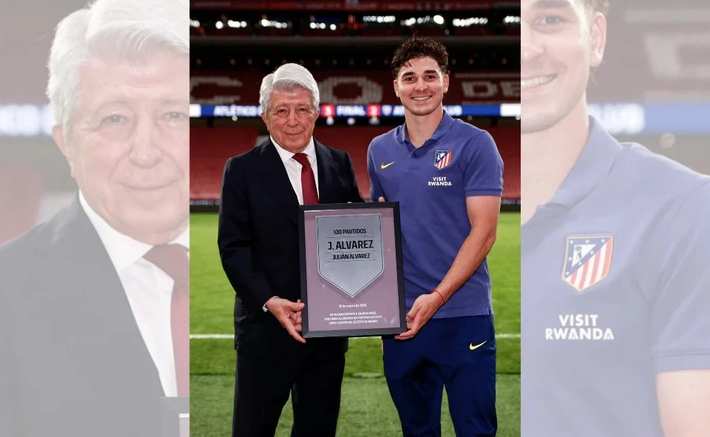 Pemberian penghargaan penampilan ke 100 Julian Alvarez bersama Atletico Madrid. (atleticodemadrid.com)