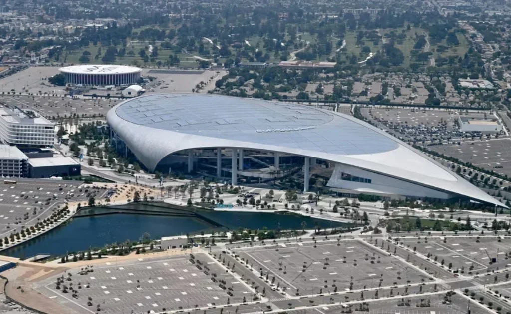 Berita BT Stadion Los Angeles
